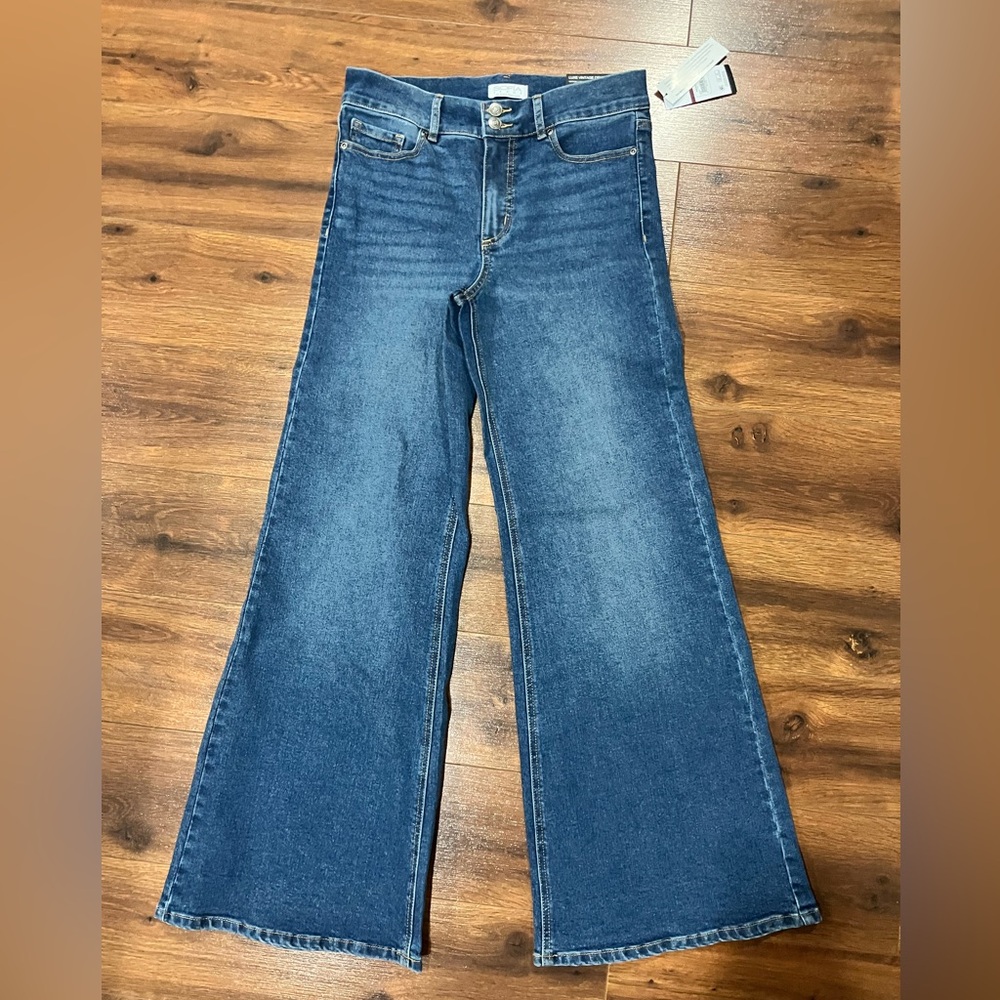 NEW W TAGS Sofia by Sofia Vergara Blue Flare Jeans